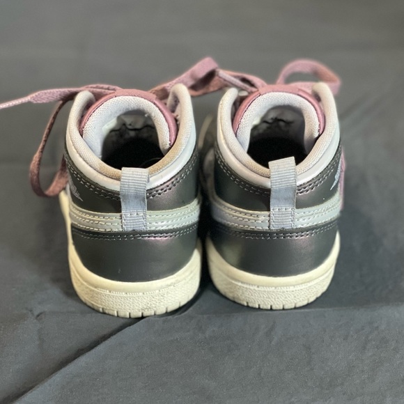 Jordan 1 Mid SE - Picture 8 of 9